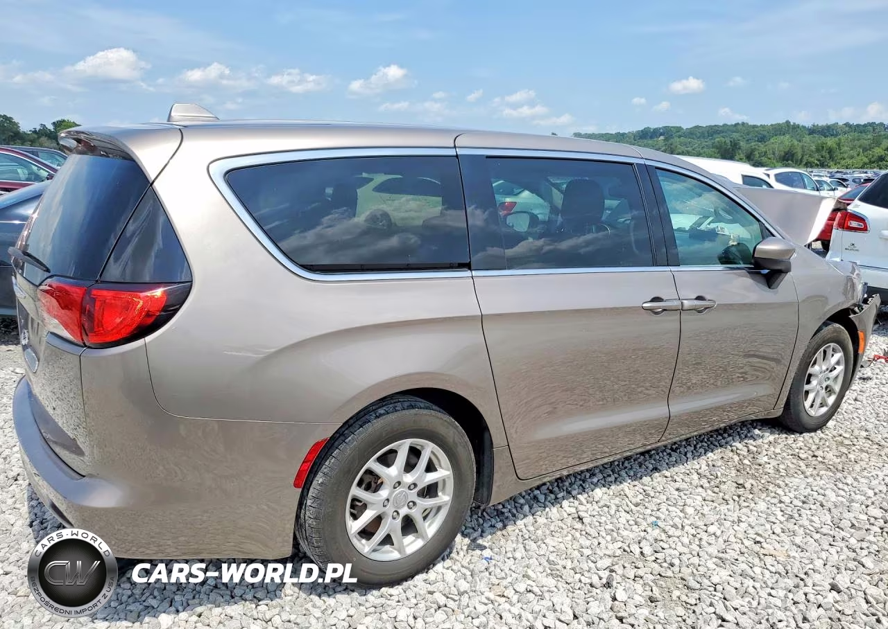 2017 Chrysler Pacifica Lx VIN:2C4RC1CG3HR553157 - 3