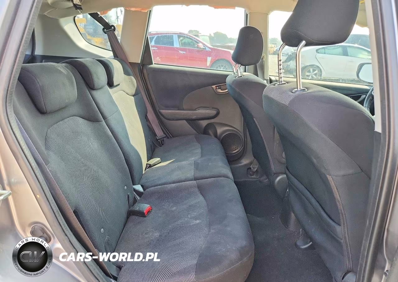 2010 Honda Fit Sport VIN:JHMGE8H63AS021923 - 10