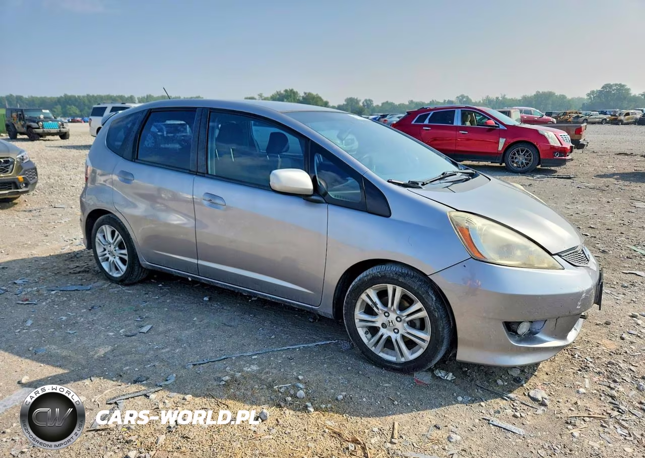 2010 Honda Fit Sport VIN:JHMGE8H63AS021923 - 4