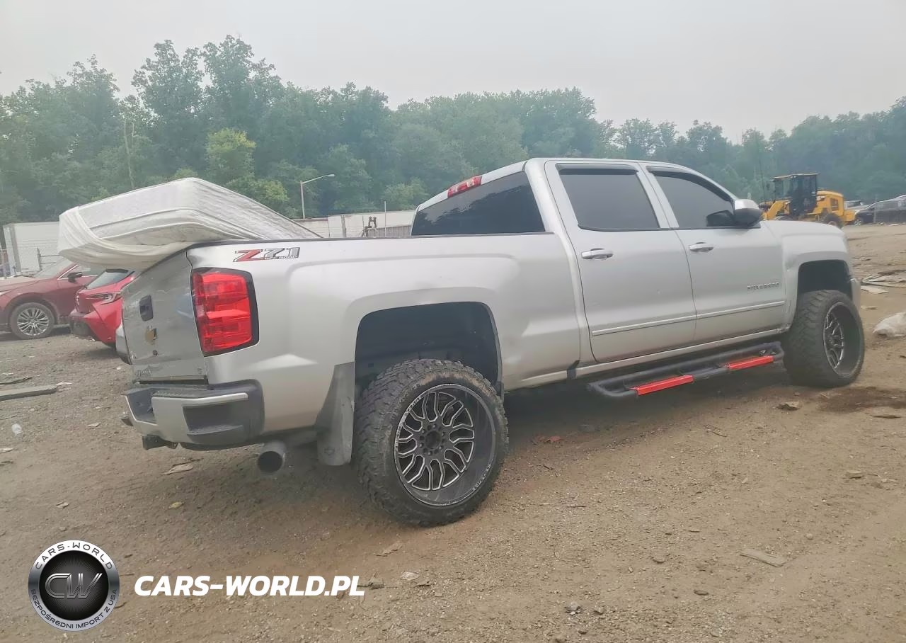 2018 Chevrolet Silverado K1500 Lt VIN:1GCUKREC1JF178310 - 3