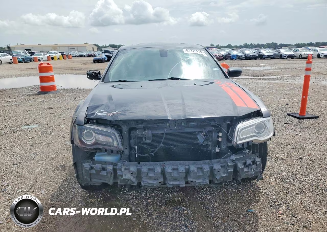 2018 Chrysler 300 S VIN:2C3CCAGG9JH256362 - 5