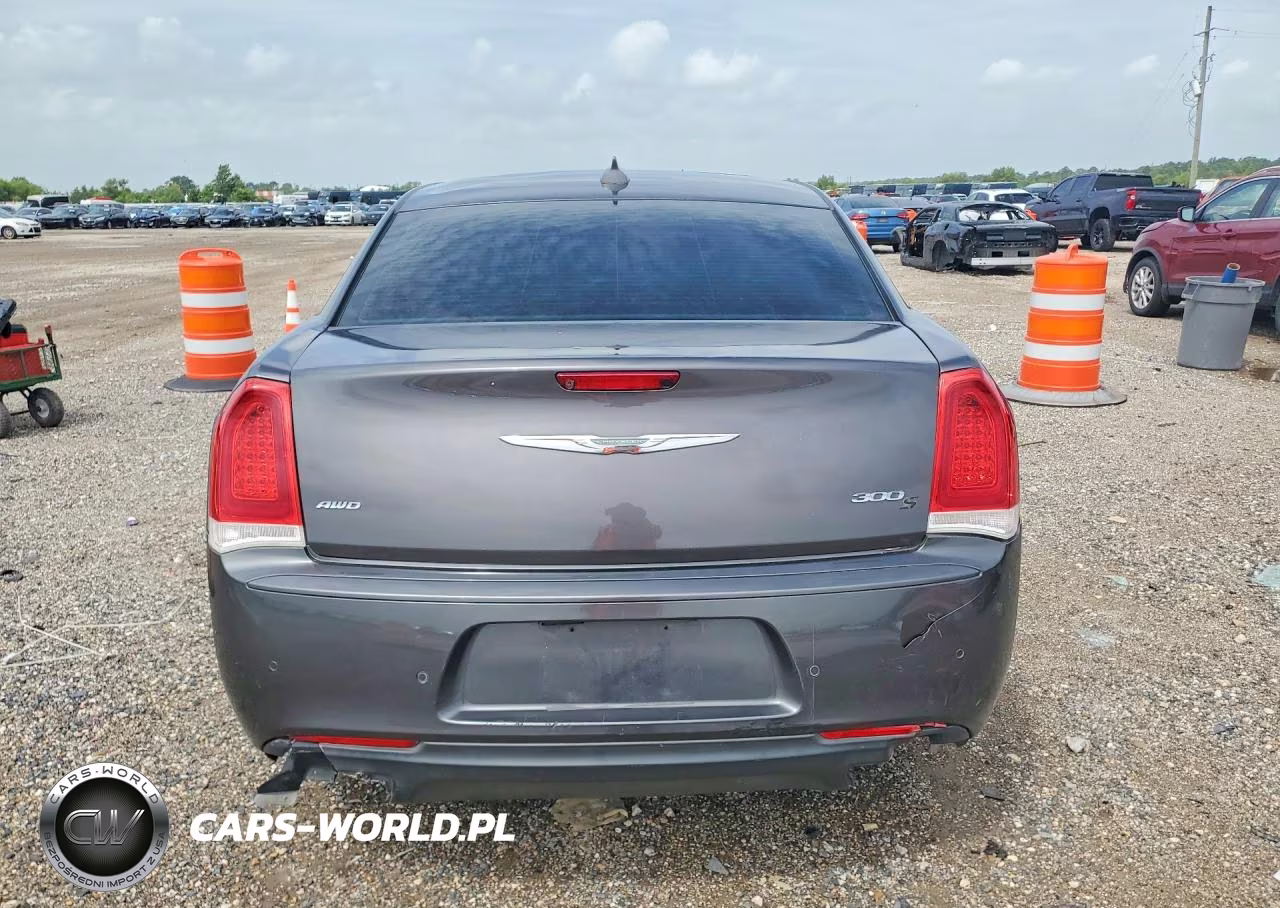 2018 Chrysler 300 S VIN:2C3CCAGG9JH256362 - 6