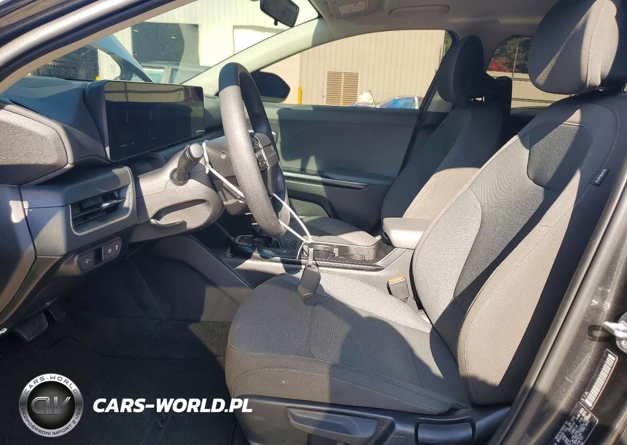 2025 Kia K4 Lx VIN:3KPFT4DE3SE136731 - 7