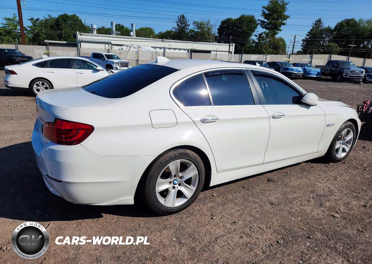 2013 BMW 528 I VIN:WBAXG5C56DDY32985 - 3
