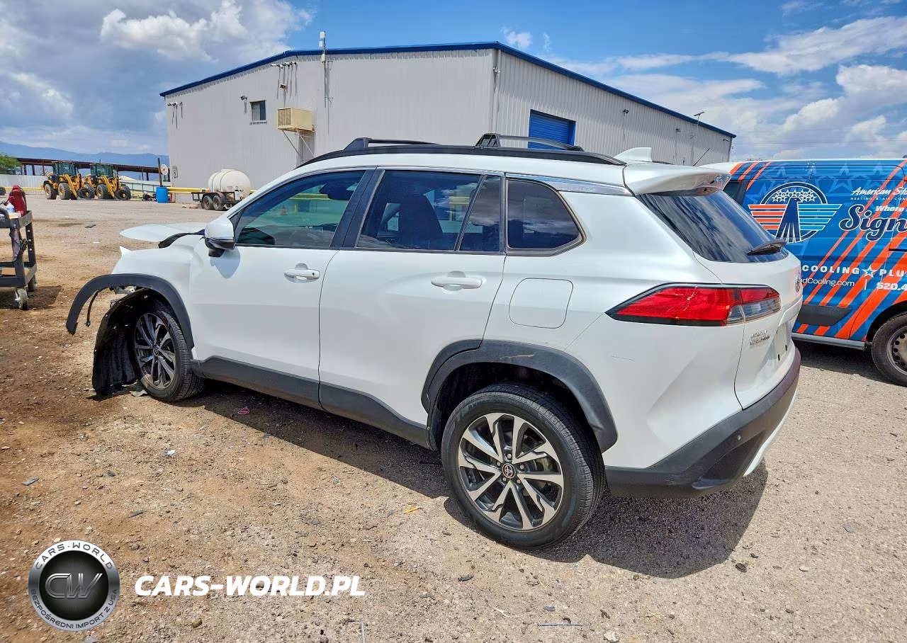 2022 Toyota Corolla Cross Xle VIN:7MUDAABG0NV022136 - 2