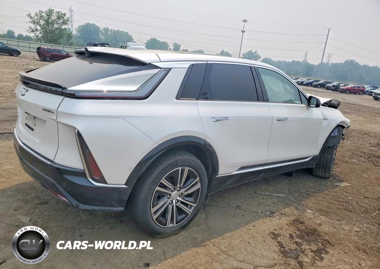 2025 Cadillac Lyriq Luxury VIN:1GYKPNRL3SZ306407 - 3