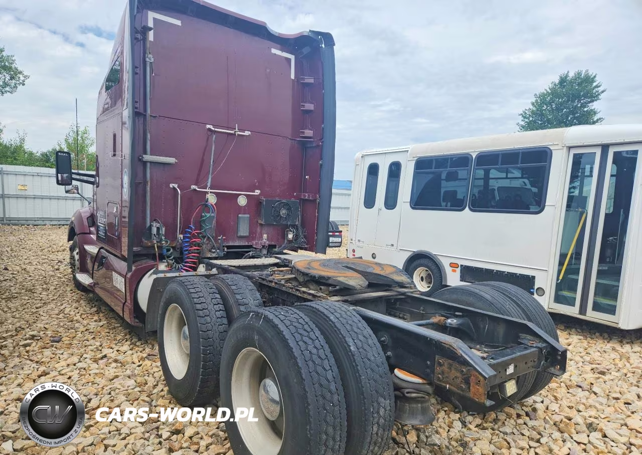 2015 Kenworth T680 Semi Truck VIN:1XKYDP9X9FJ384366 - 2