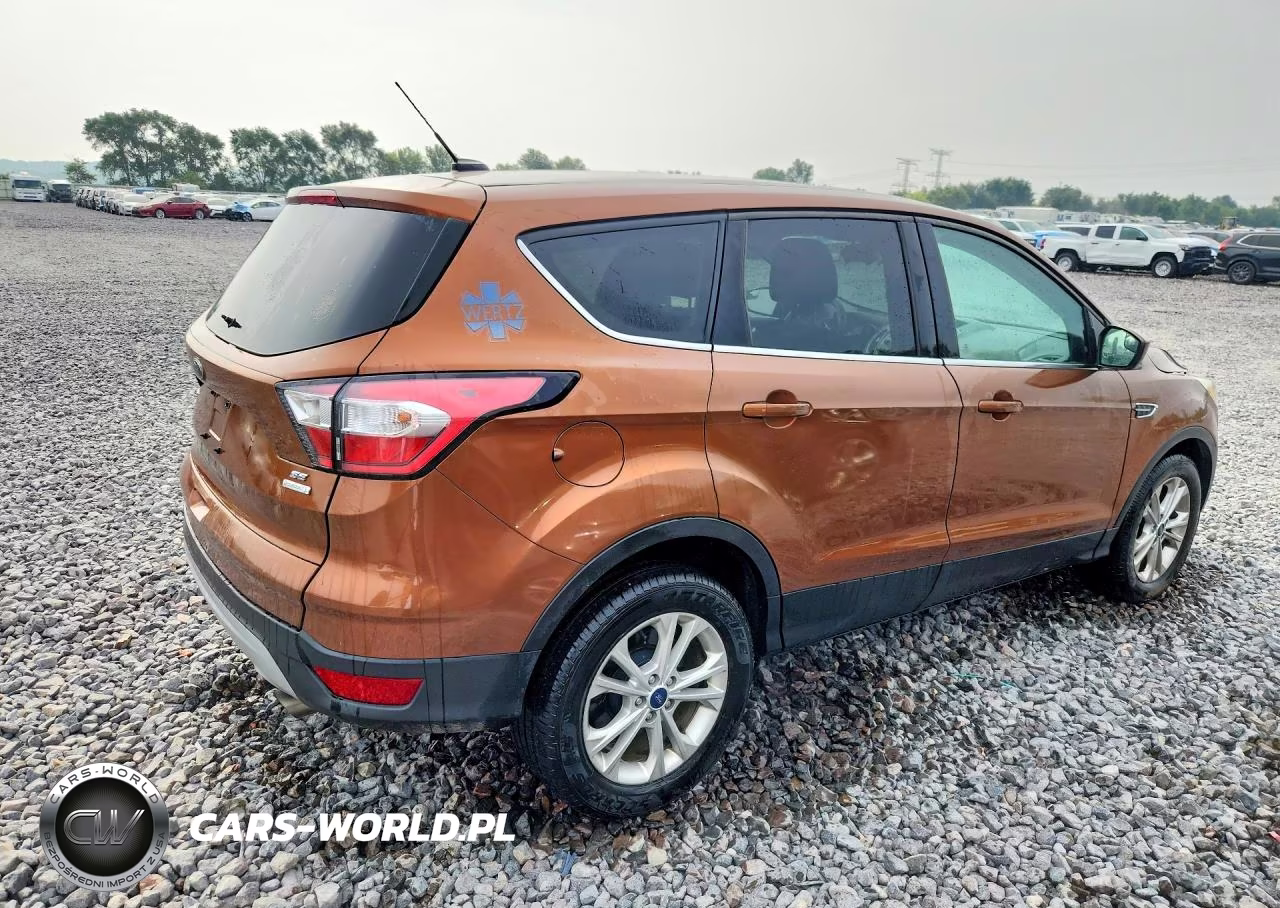 2017 Ford Escape Se VIN:1FMCU0GD8HUC37975 - 3