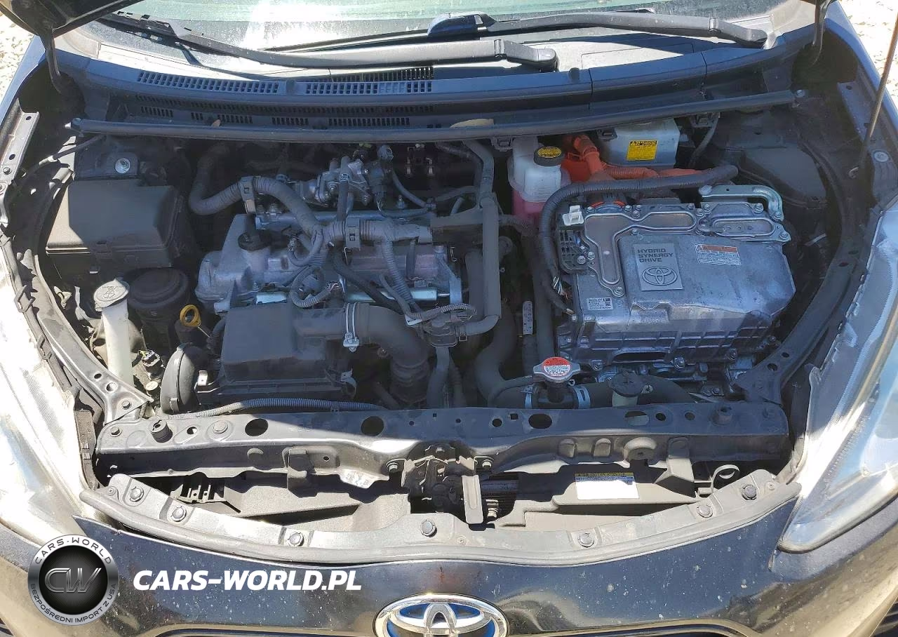 2016 Toyota Prius C Persona Special Edition VIN:JTDKDTB34G1117042 - 11