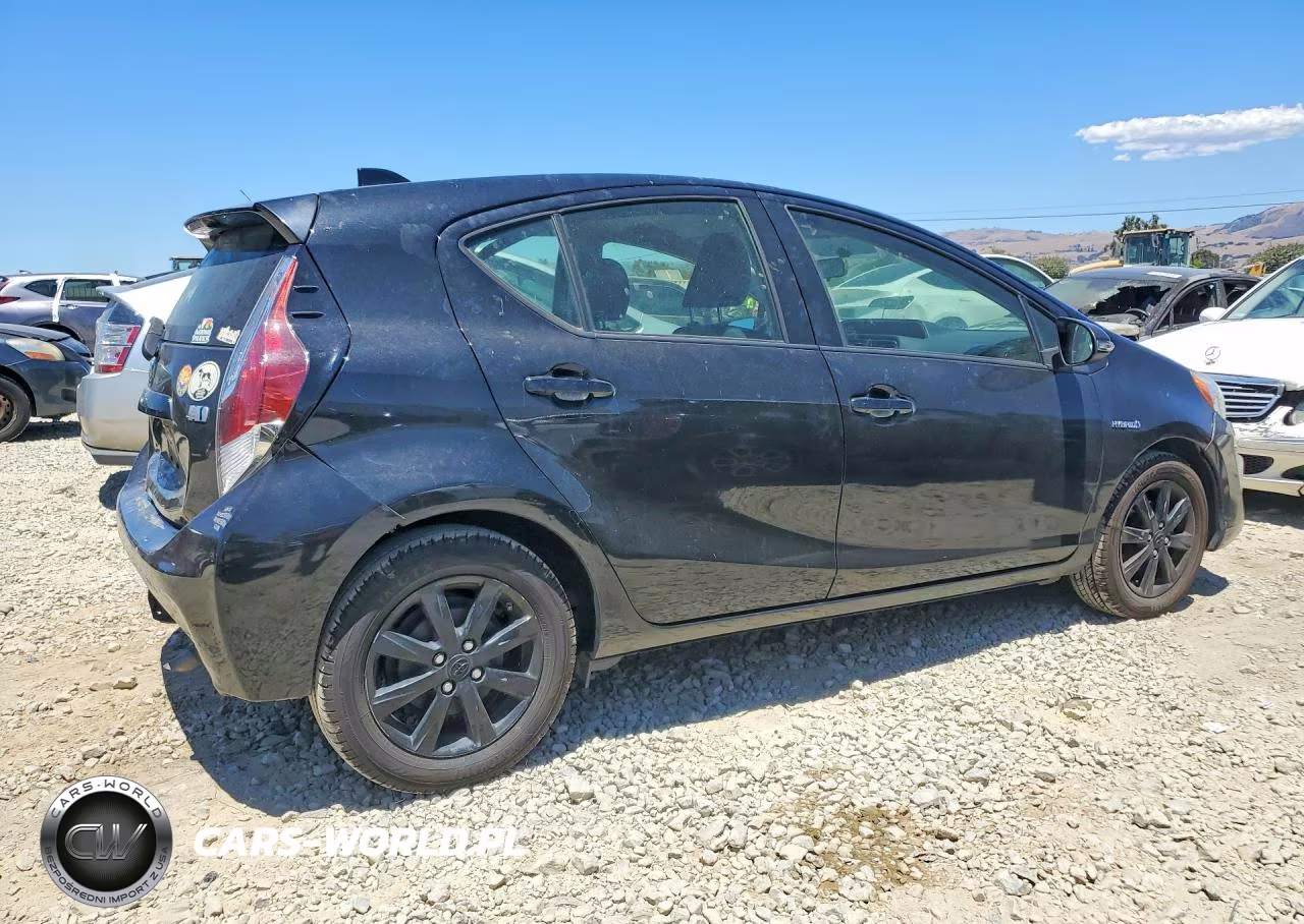 2016 Toyota Prius C Persona Special Edition VIN:JTDKDTB34G1117042 - 3