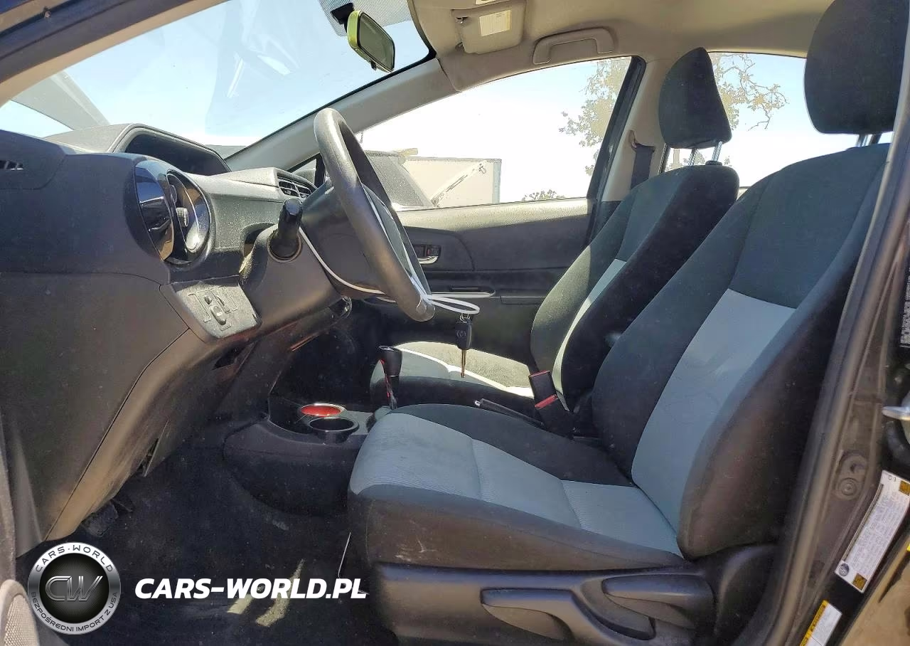 2016 Toyota Prius C Persona Special Edition VIN:JTDKDTB34G1117042 - 7