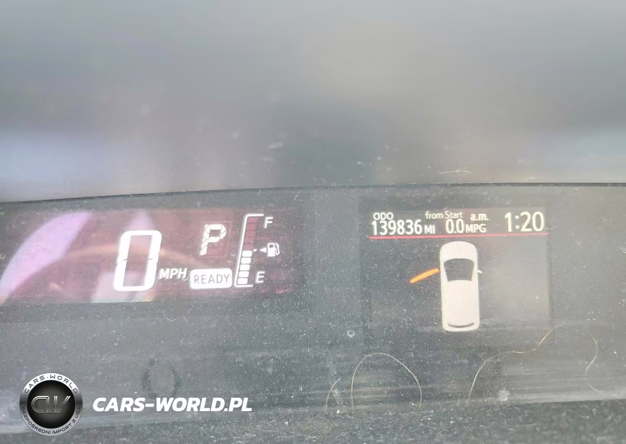 2016 Toyota Prius C Persona Special Edition VIN:JTDKDTB34G1117042 - 9