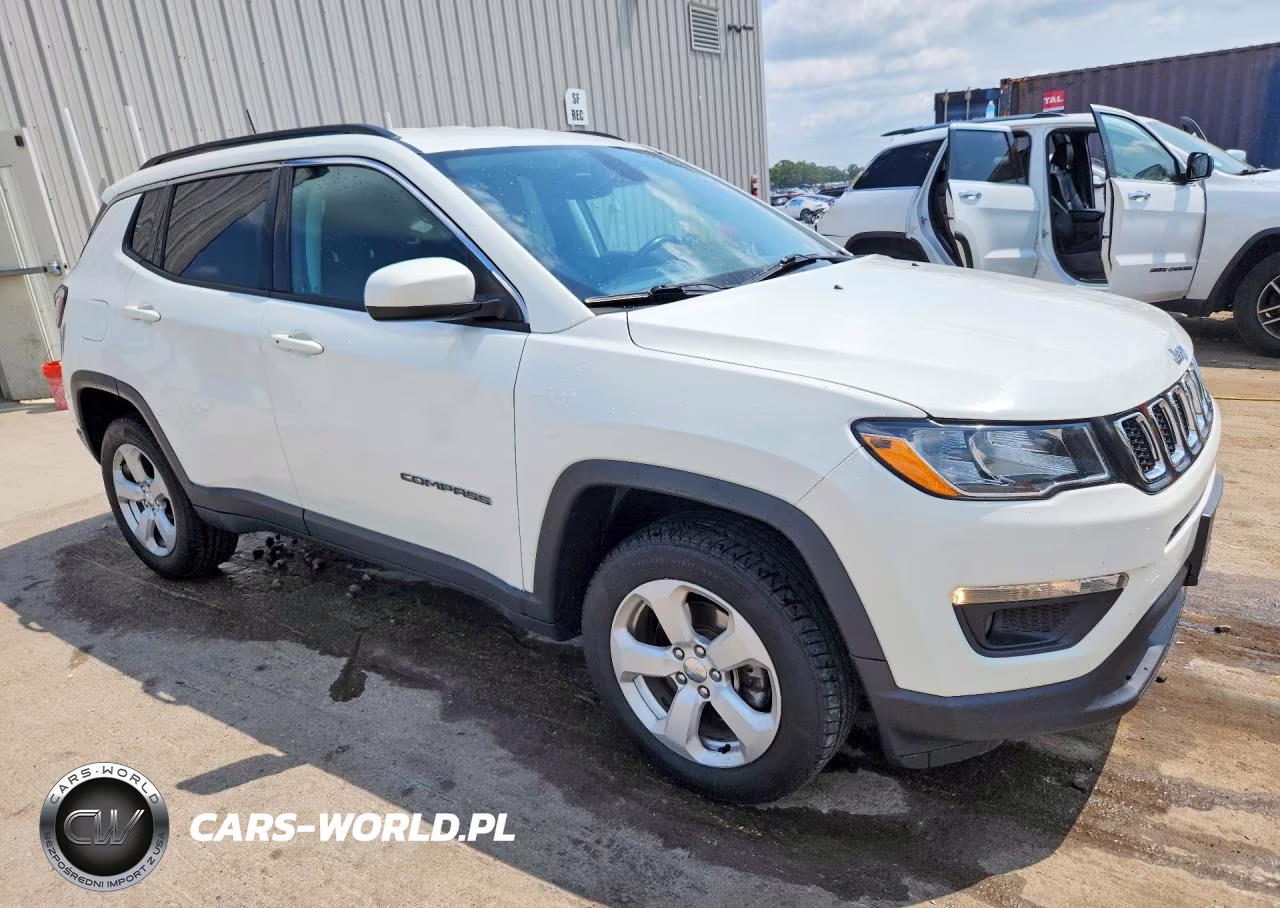 2018 Jeep Compass Latitude VIN:3C4NJDBB5JT206041 - 4