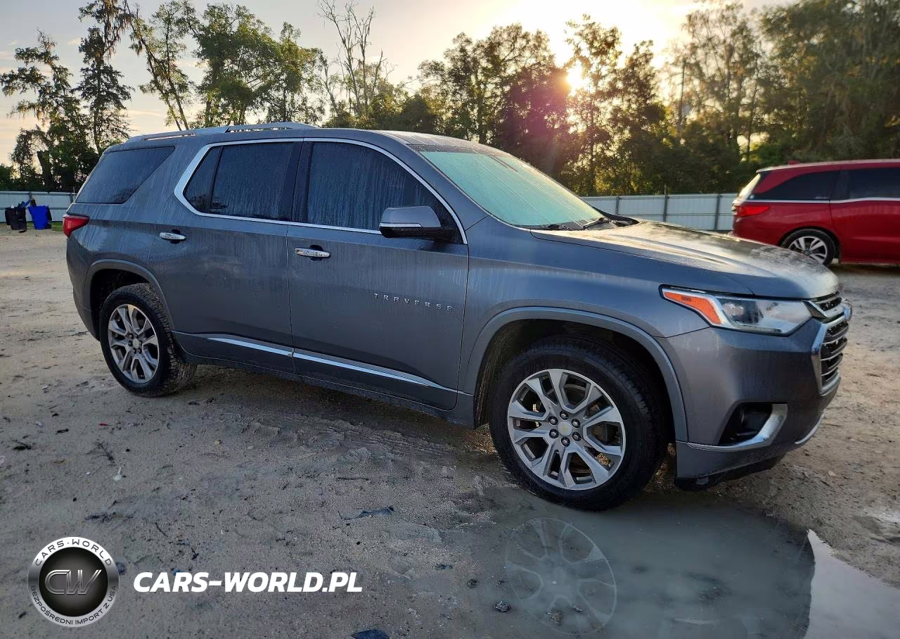 2018 Chevrolet Traverse Premier VIN:1GNERKKW0JJ198798 - 4