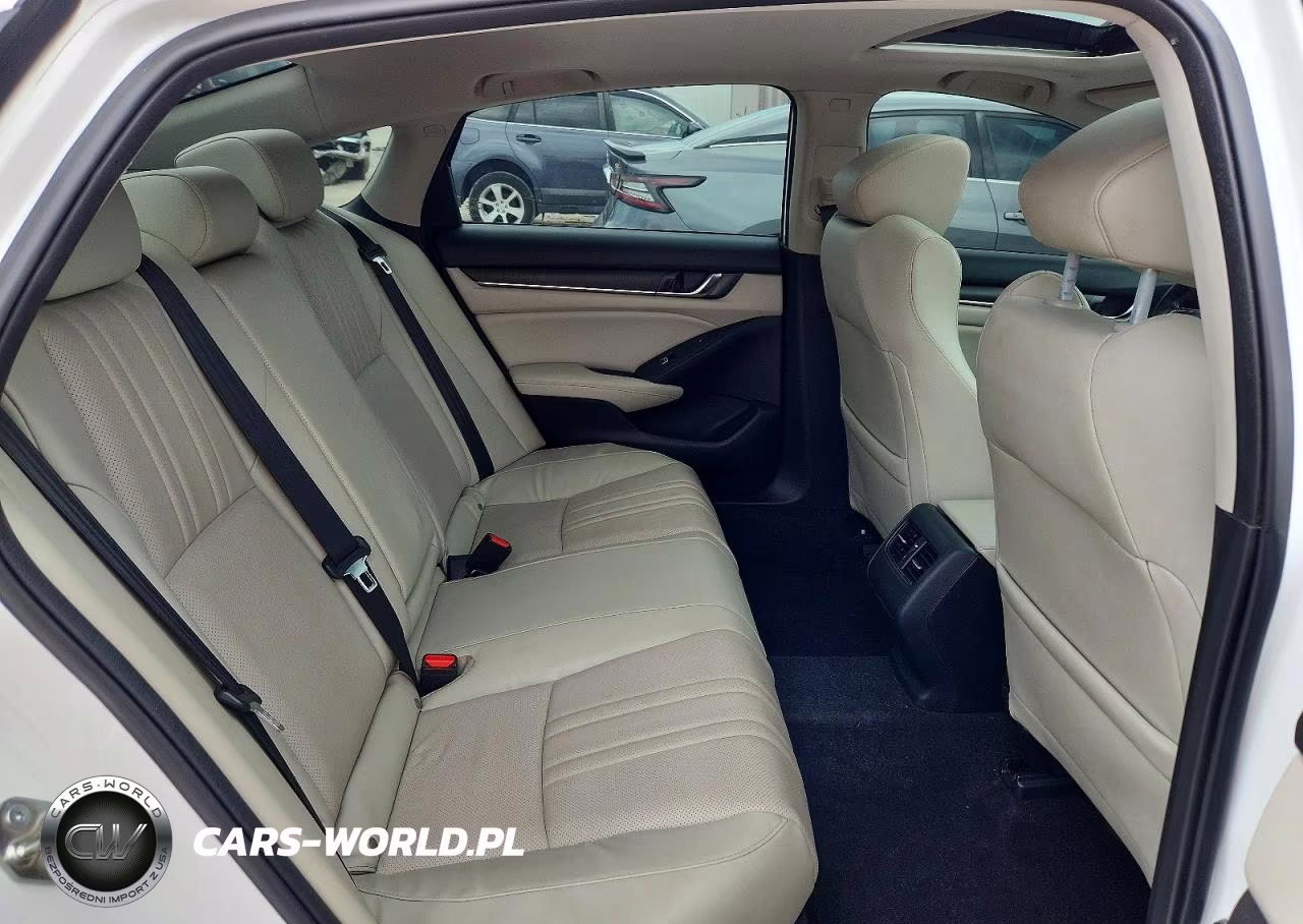 2018 Honda Accord Touring VIN:1HGCV1F9XJA119407 - 10