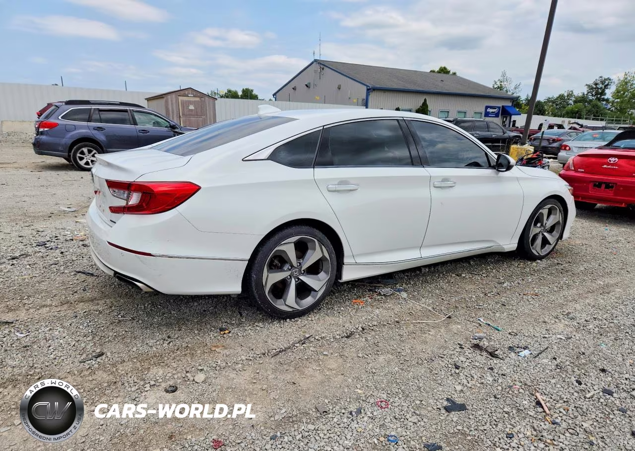 2018 Honda Accord Touring VIN:1HGCV1F9XJA119407 - 3