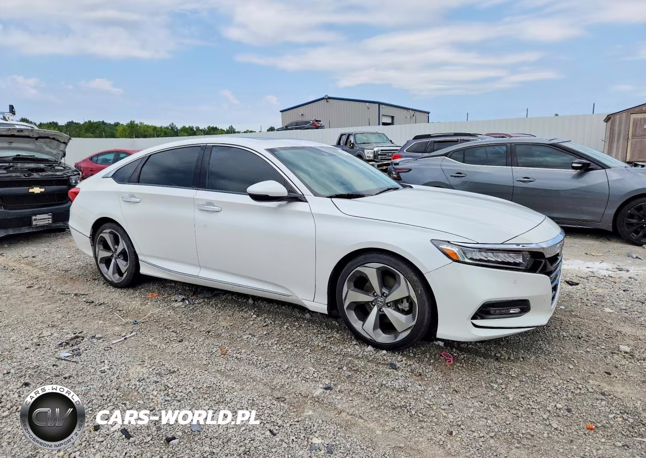 2018 Honda Accord Touring VIN:1HGCV1F9XJA119407 - 4