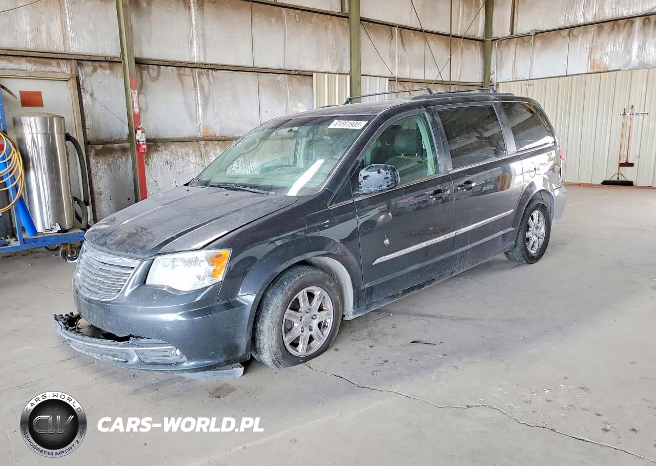 2011 Chrysler Town & Country Touring – zdjęcie 1 z 13
