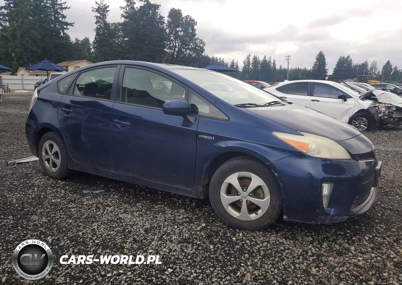 2013 Toyota Prius Three VIN:JTDKN3DU5D1621758 - 4