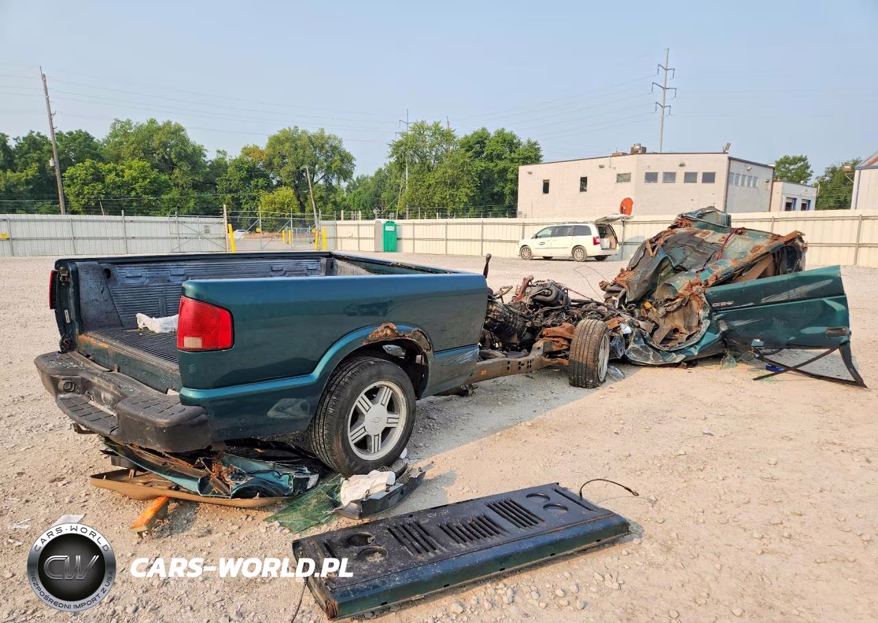 1998 Chevrolet S Truck S10 VIN:1GCCS1443W8205977 - 3
