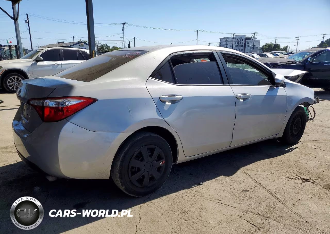 2015 Toyota Corolla L VIN:5YFBURHE4FP303301 - 3