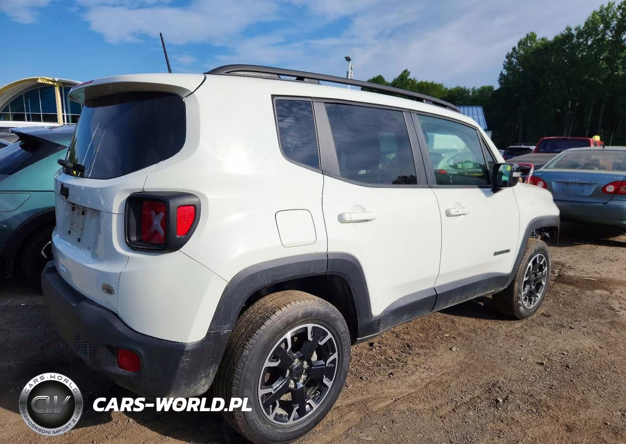 2023 Jeep Renegade Latitude VIN:ZACNJDB12PPP44622 - 3
