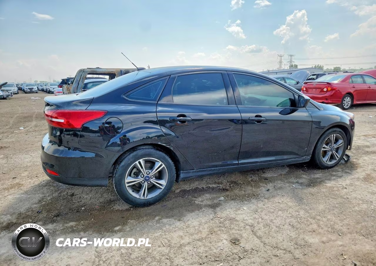 2018 Ford Focus Se VIN:1FADP3FE4JL257248 - 3