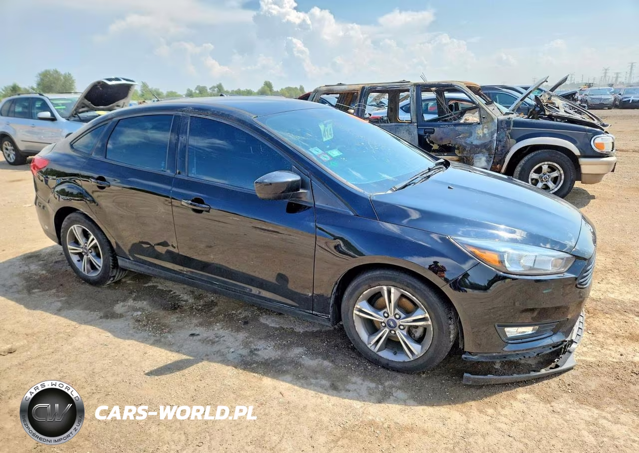 2018 Ford Focus Se VIN:1FADP3FE4JL257248 - 4
