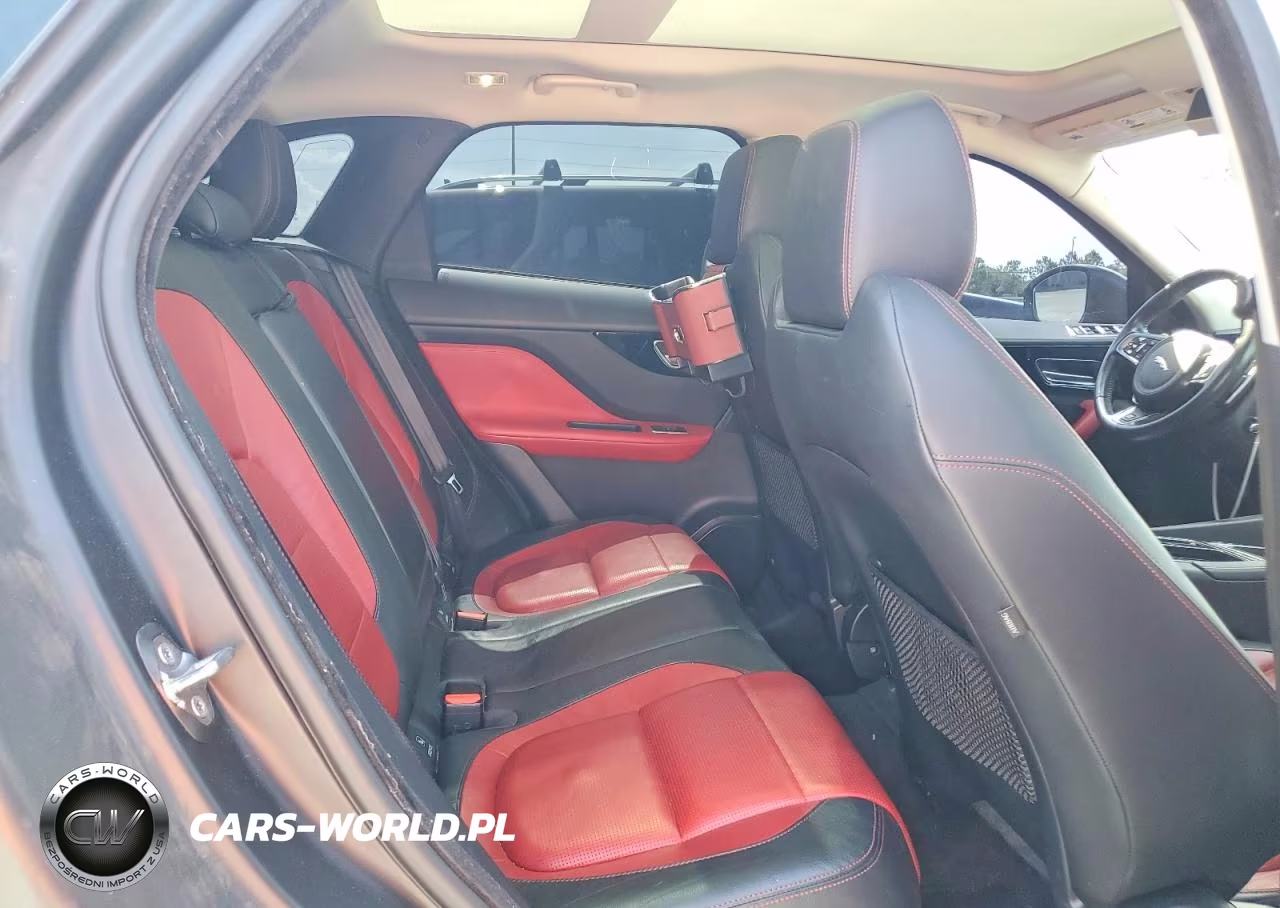 2018 Jaguar F-Pace R - Sport VIN:SADCL2EV1JA246091 - 11