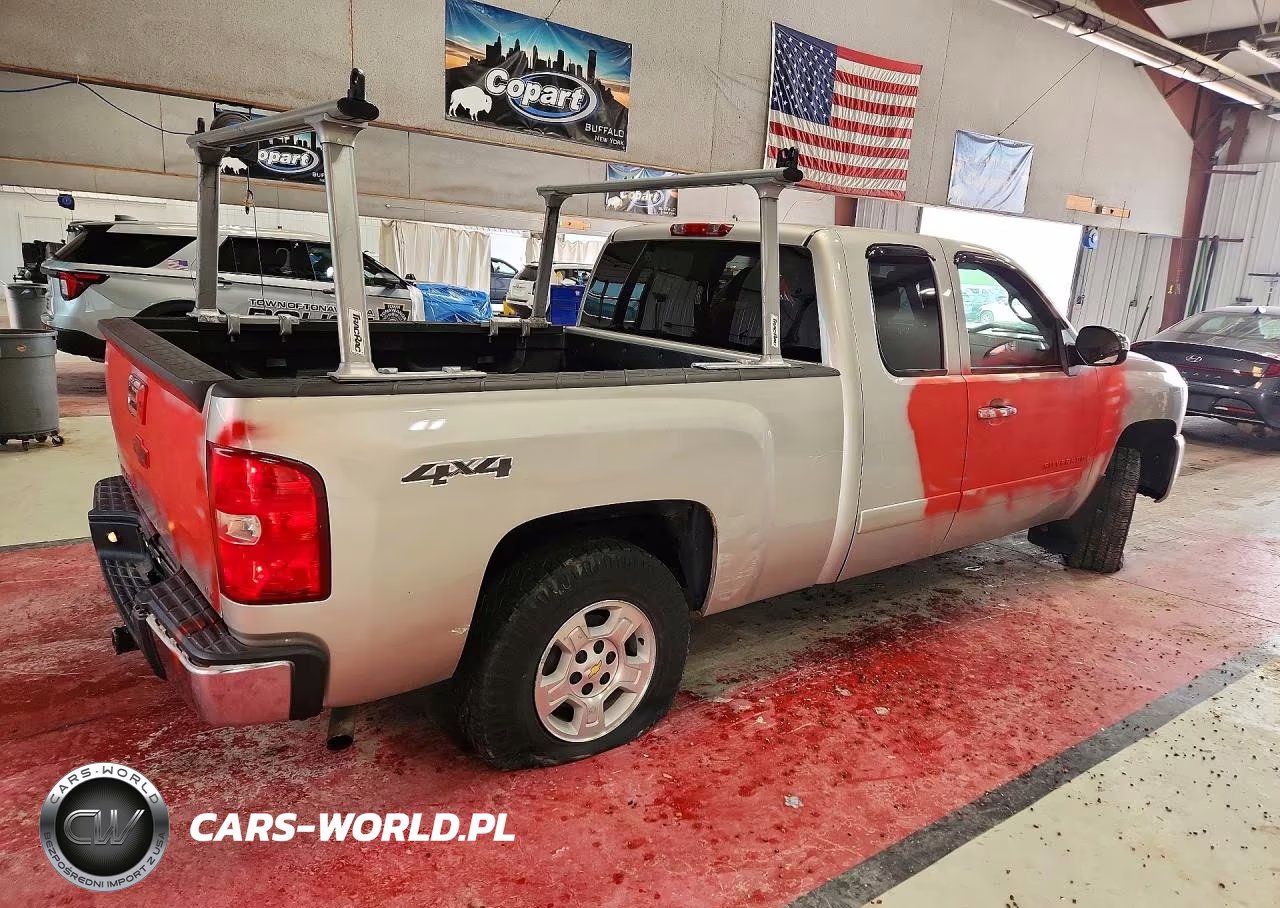 2008 Chevrolet Silverado K1500 VIN:2GCEK19J081302793 - 3