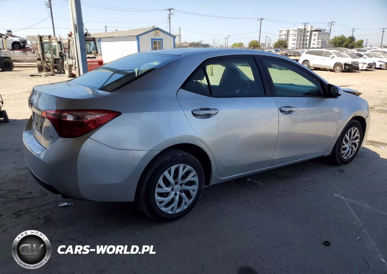 2019 Toyota Corolla Le VIN:5YFBURHE1KP899512 - 3