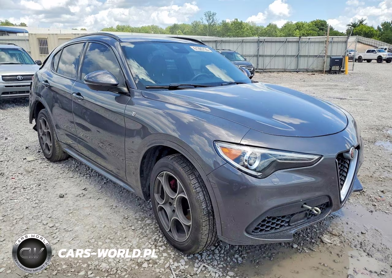 2022 Alfa Romeo Stelvio Ti VIN:ZASPAKBN8N7D38431 - 4