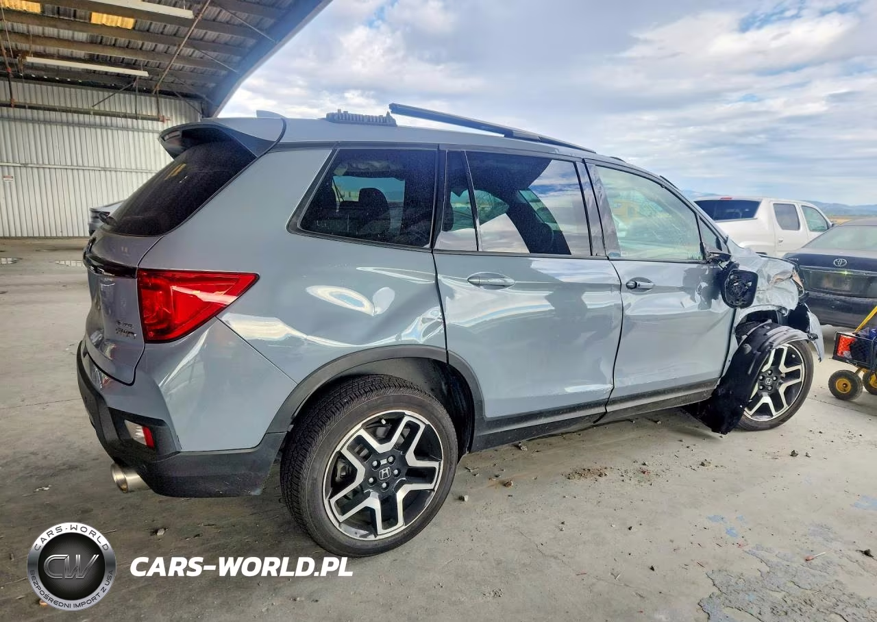 2023 Honda Passport Elite VIN:5FNYF8H06PB001394 - 3