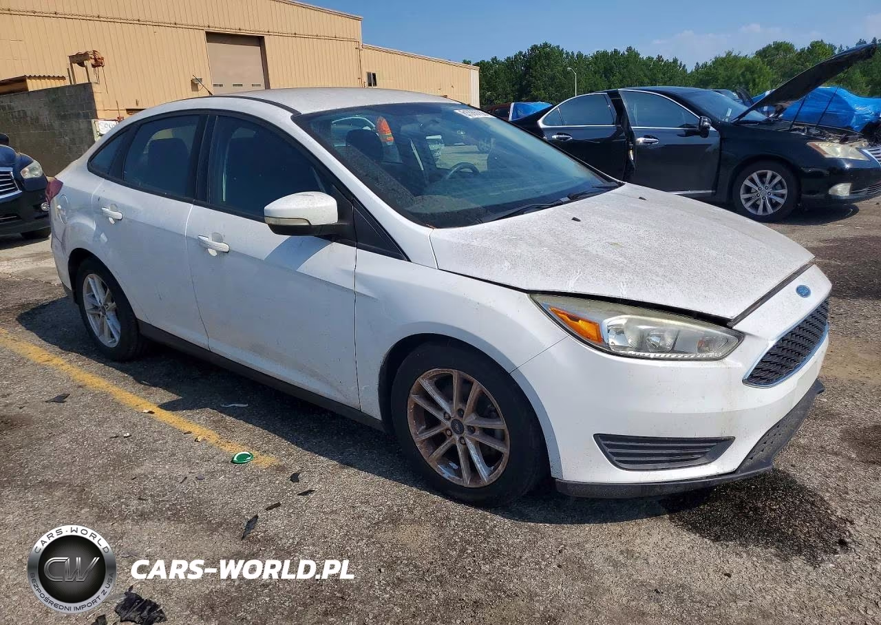 2017 Ford Focus Se VIN:1FADP3F28HL278555 - 4