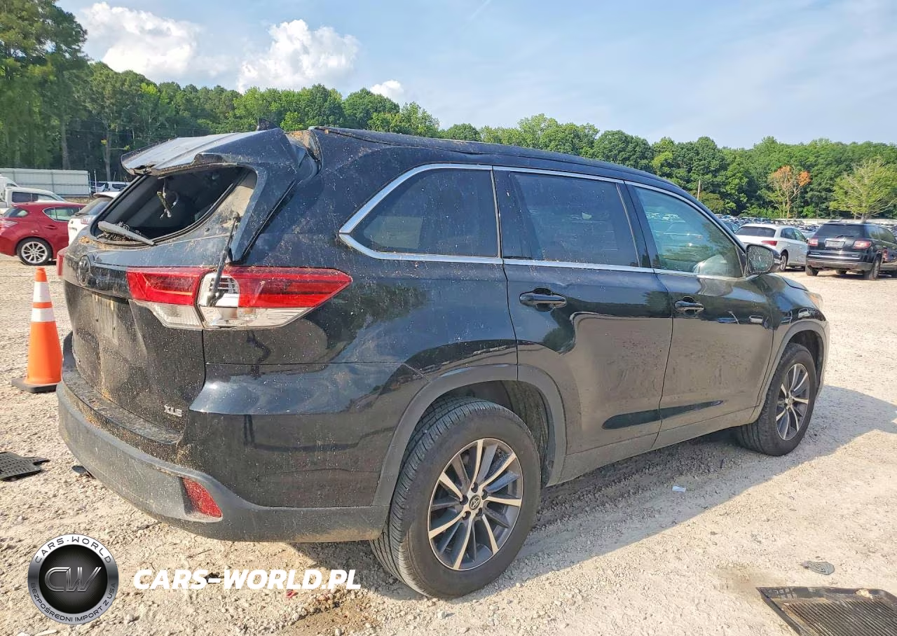 2019 Toyota Highlander Xle VIN:5TDKZRFHXKS355449 - 3