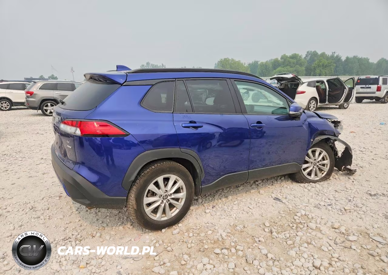 2022 Toyota Corolla Cross Le VIN:7MUCAABG0NV033570 - 3