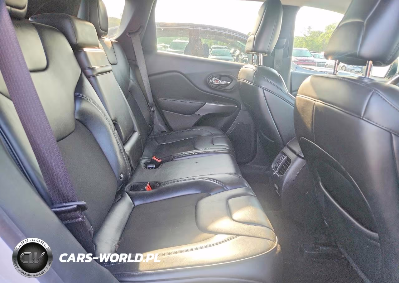 2019 Jeep Cherokee Latitude Plus VIN:1C4PJMLB3KD140538 - 11