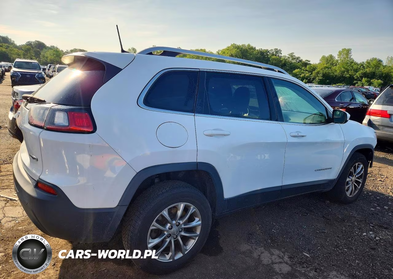 2019 Jeep Cherokee Latitude Plus VIN:1C4PJMLB3KD140538 - 3