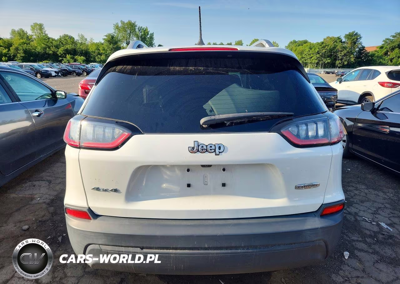 2019 Jeep Cherokee Latitude Plus VIN:1C4PJMLB3KD140538 - 6