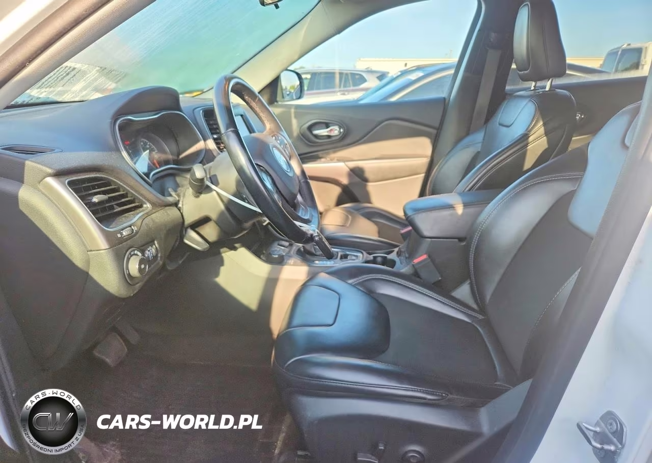 2019 Jeep Cherokee Latitude Plus VIN:1C4PJMLB3KD140538 - 7