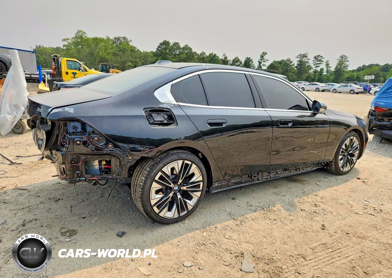 2024 BMW 530 Xi VIN:WBA53FJ04RCR24223 - 3
