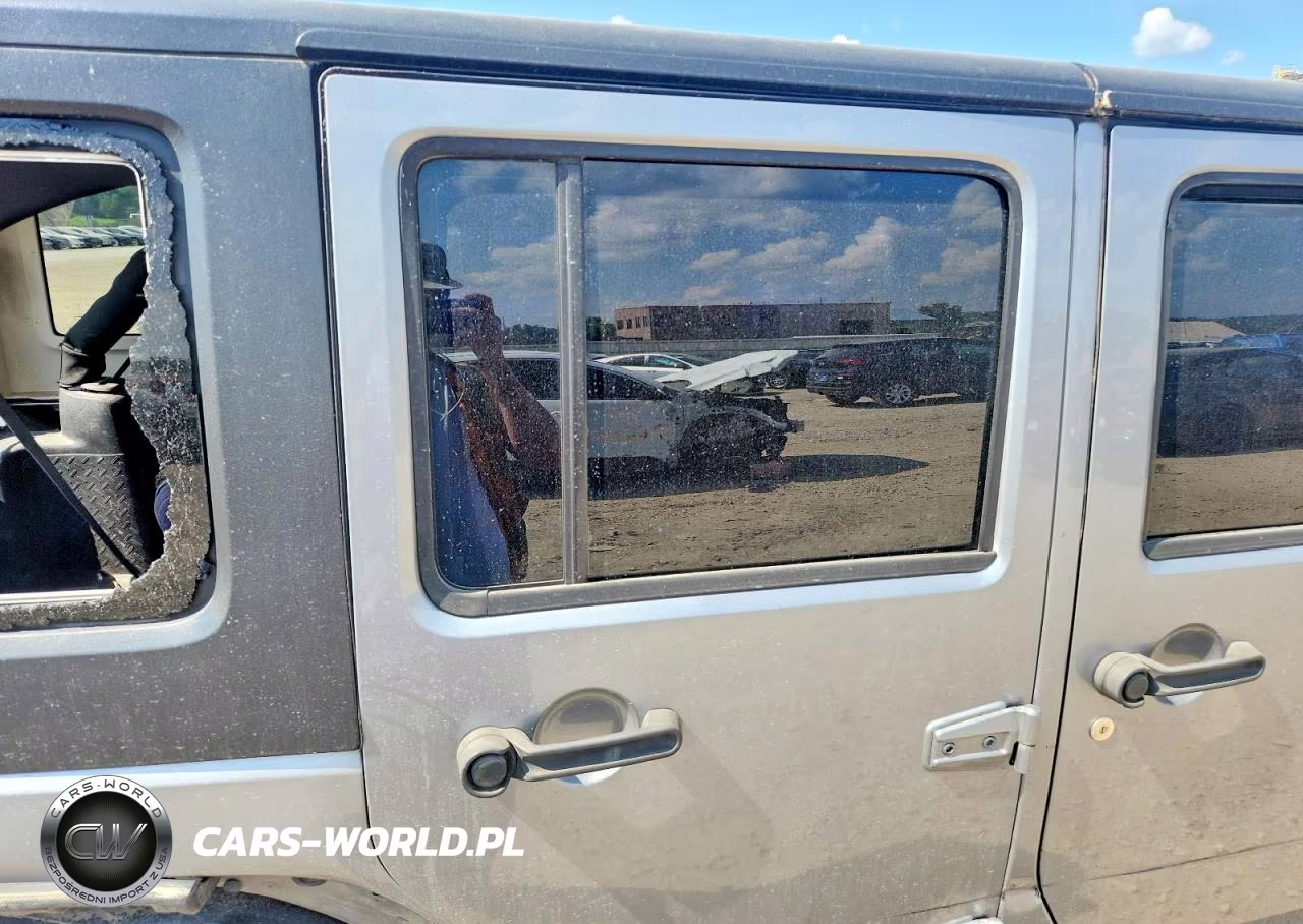 2013 Jeep Wrangler Unlimited Sport VIN:1C4BJWDG6DL553546 - 10