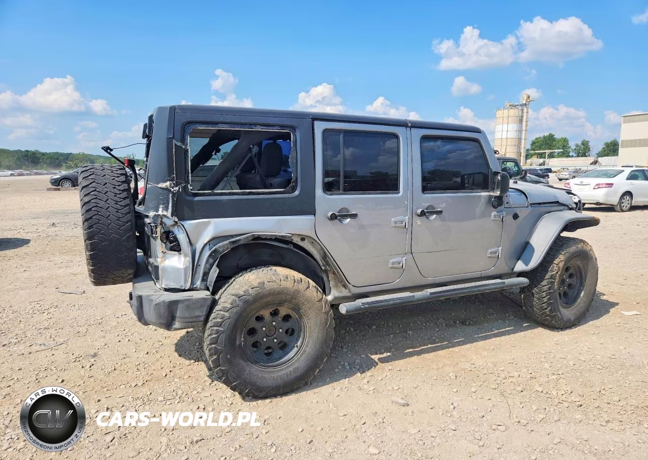 2013 Jeep Wrangler Unlimited Sport VIN:1C4BJWDG6DL553546 - 3