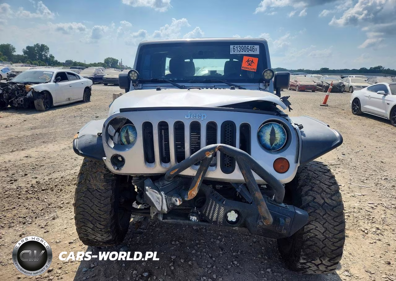 2013 Jeep Wrangler Unlimited Sport VIN:1C4BJWDG6DL553546 - 5