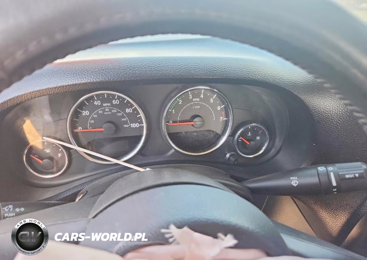 2013 Jeep Wrangler Unlimited Sport VIN:1C4BJWDG6DL553546 - 9