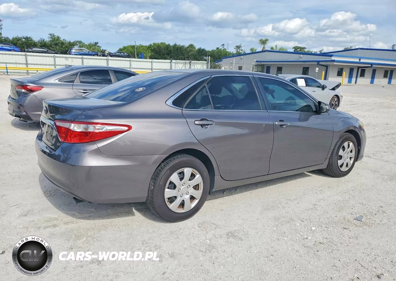 2016 Toyota Camry Le VIN:4T1BF1FK5GU595576 - 3