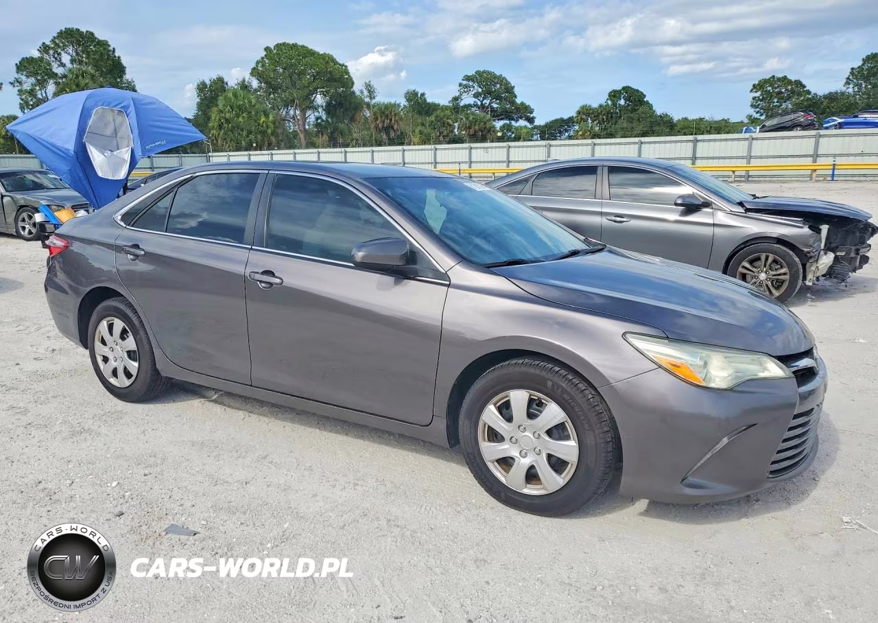 2016 Toyota Camry Le VIN:4T1BF1FK5GU595576 - 4