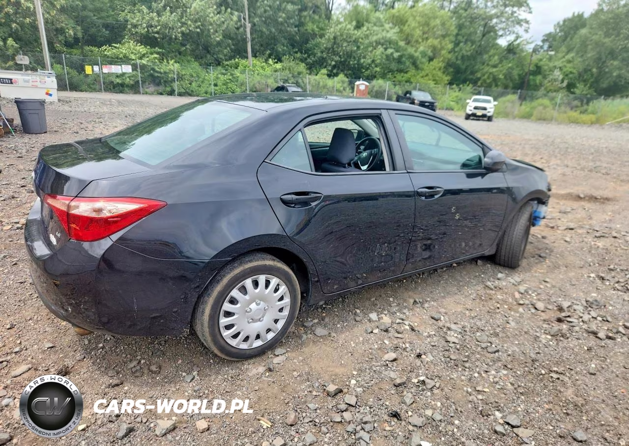 2019 Toyota Corolla Le VIN:2T1BURHEXKC208848 - 3