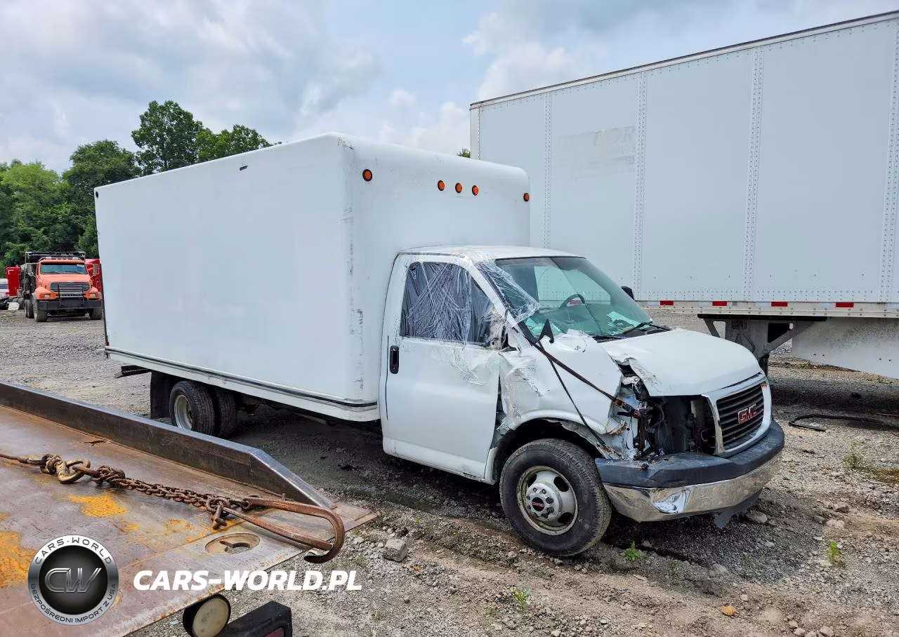 2014 GMC Savana Cutaway G3500 VIN:1GD374CG1E1161107 - 4