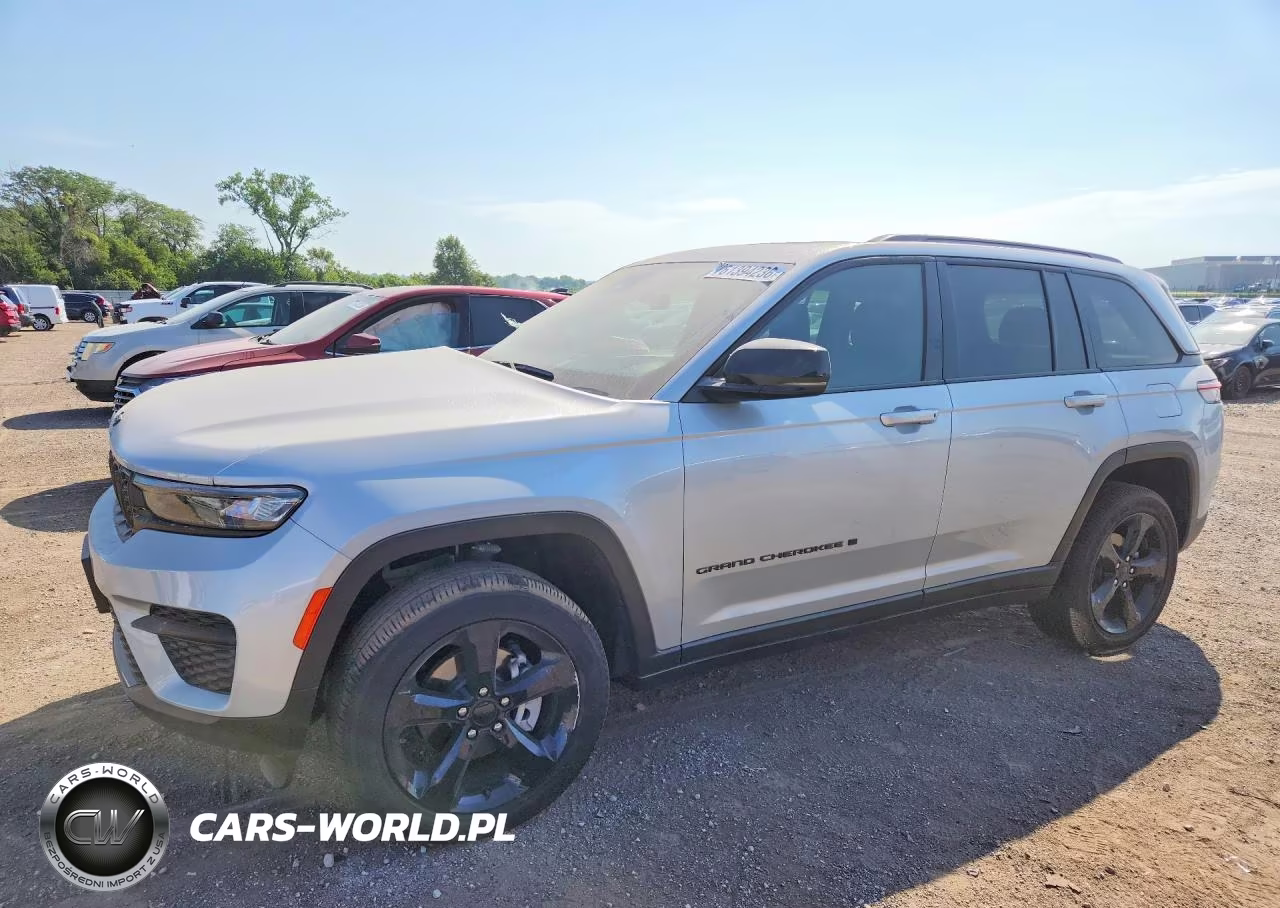 2025 Jeep Grand Cherokee Laredo
